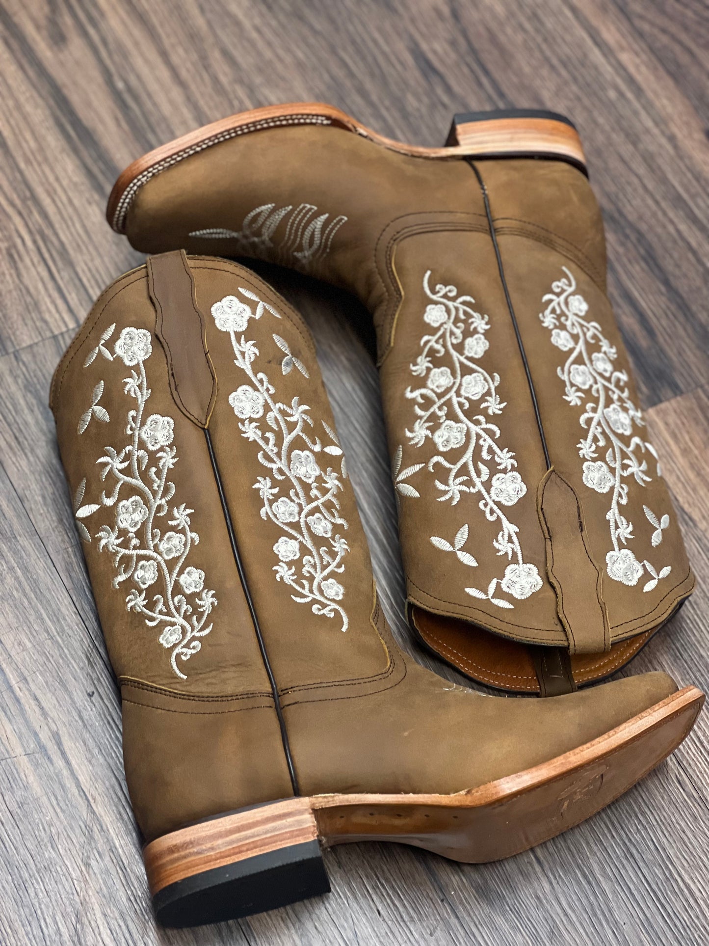 Coqueta Boots (Tan)